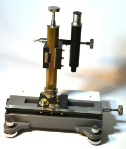 Vernier Travelling Microscope With 10x Magnification, Comes With Locking Wooden Storage Case